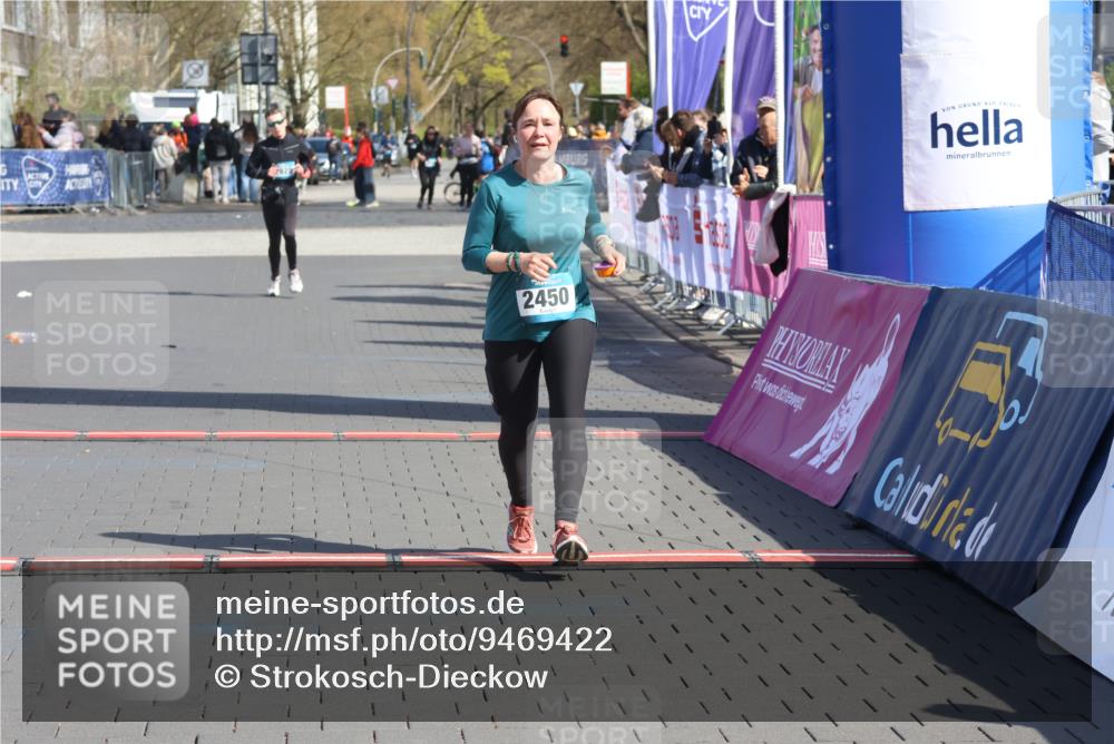 12.04.2026 - 45. Internationalen Wilhelmsburger Insellauf Strokosch-Dieckow http://msf.ph/oto/9469422 12.04.2026 11:23:21 Ziel 2450 meine-sportfotos.de