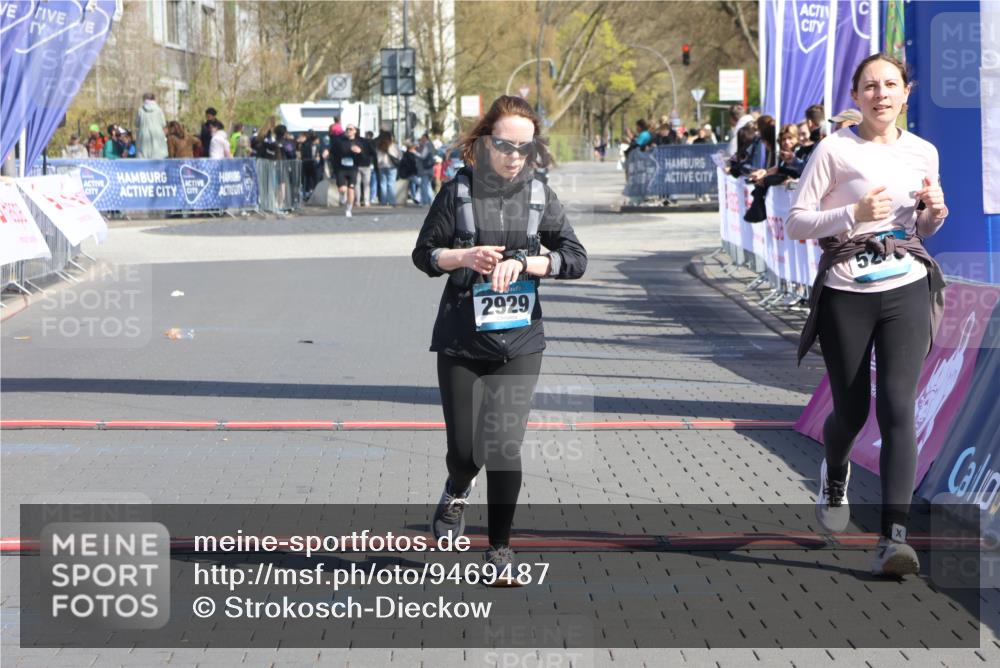 12.04.2026 - 45. Internationalen Wilhelmsburger Insellauf Strokosch-Dieckow http://msf.ph/oto/9469487 12.04.2026 11:23:39 Ziel 2929, 5253 meine-sportfotos.de