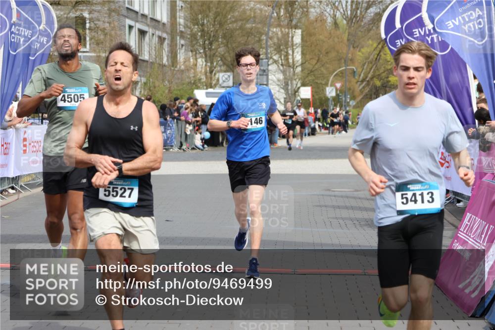 12.04.2026 - 45. Internationalen Wilhelmsburger Insellauf Strokosch-Dieckow http://msf.ph/oto/9469499 12.04.2026 12:50:23 Ziel 5527, 4505, 5146 meine-sportfotos.de