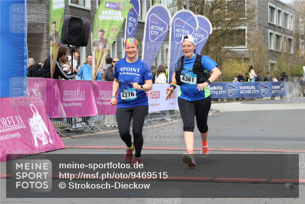 12.04.2026 - 45. Internationalen Wilhelmsburger Insellauf Strokosch-Dieckow http://msf.ph/oto/9469515 12.04.2026 13:40:15 Ziel 4376, 4361 meine-sportfotos.de