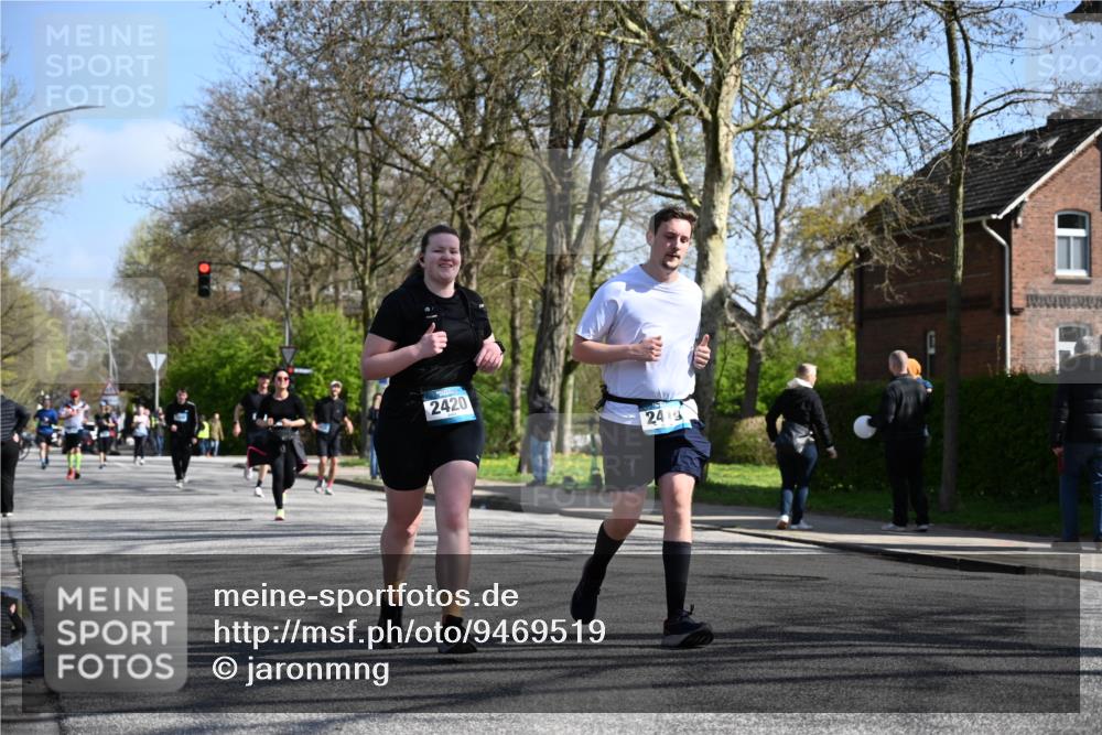 12.04.2026 - 45. Internationalen Wilhelmsburger Insellauf J. Mangold http://msf.ph/oto/9469519 12.04.2026 11:17:29 Ziel 2597, 4136, 2419, 2420, 2312, 2241, 5309, 3944, 5309, 3944, 3398, 2807, 4191, 4786, 3435, 2240, 5700, 4902, 4918 meine-sportfotos.de