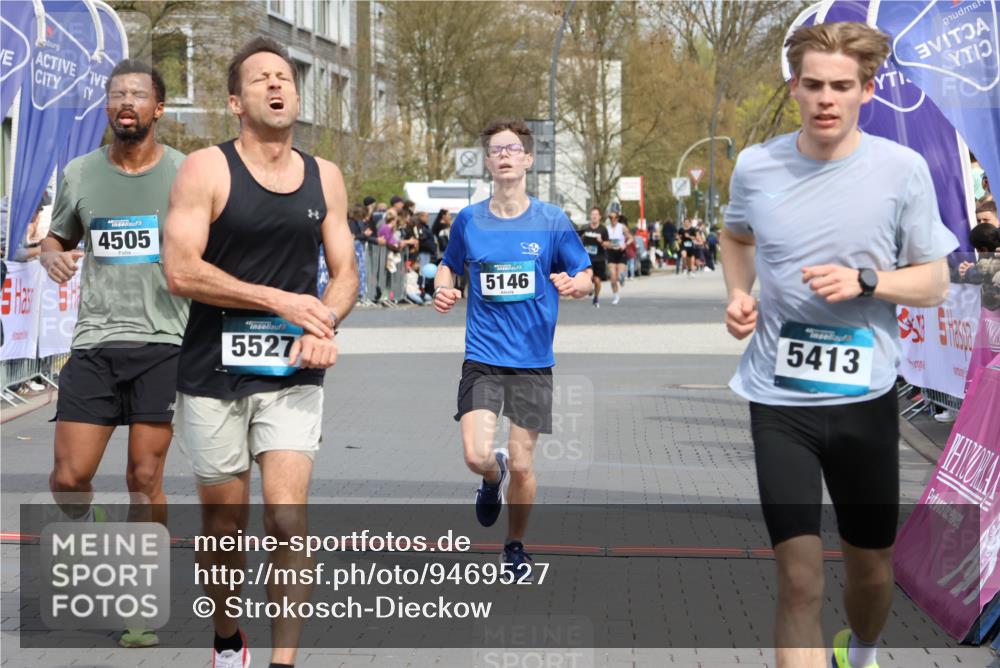 12.04.2026 - 45. Internationalen Wilhelmsburger Insellauf Strokosch-Dieckow http://msf.ph/oto/9469527 12.04.2026 12:50:24 Ziel 5527, 4505, 5146 meine-sportfotos.de