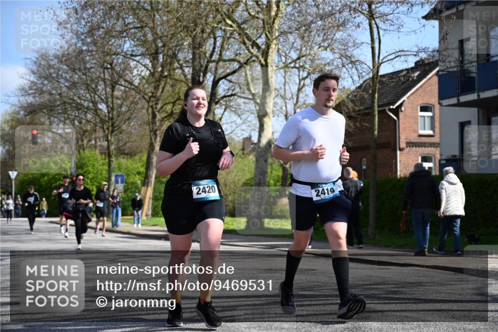 12.04.2026 - 45. Internationalen Wilhelmsburger Insellauf J. Mangold http://msf.ph/oto/9469531 12.04.2026 11:17:30 Ziel 2597, 4136, 2419, 2420, 2312, 2241, 5309, 3944, 3398, 3398, 2807, 4191, 4786, 3435, 2240, 5700, 4902, 4918 meine-sportfotos.de