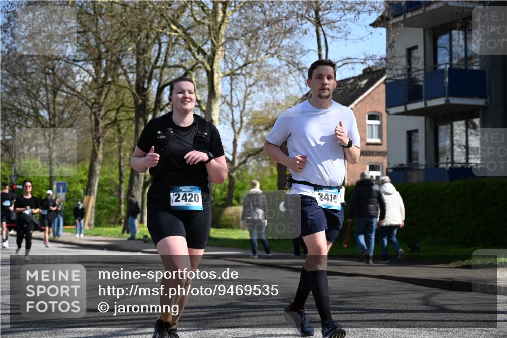 12.04.2026 - 45. Internationalen Wilhelmsburger Insellauf J. Mangold http://msf.ph/oto/9469535 12.04.2026 11:17:30 Ziel 2597, 4136, 2419, 2420, 2312, 2241, 5309, 3944, 3398, 3398, 2807, 4191, 4786, 3435, 2240, 5700, 4902, 4918 meine-sportfotos.de