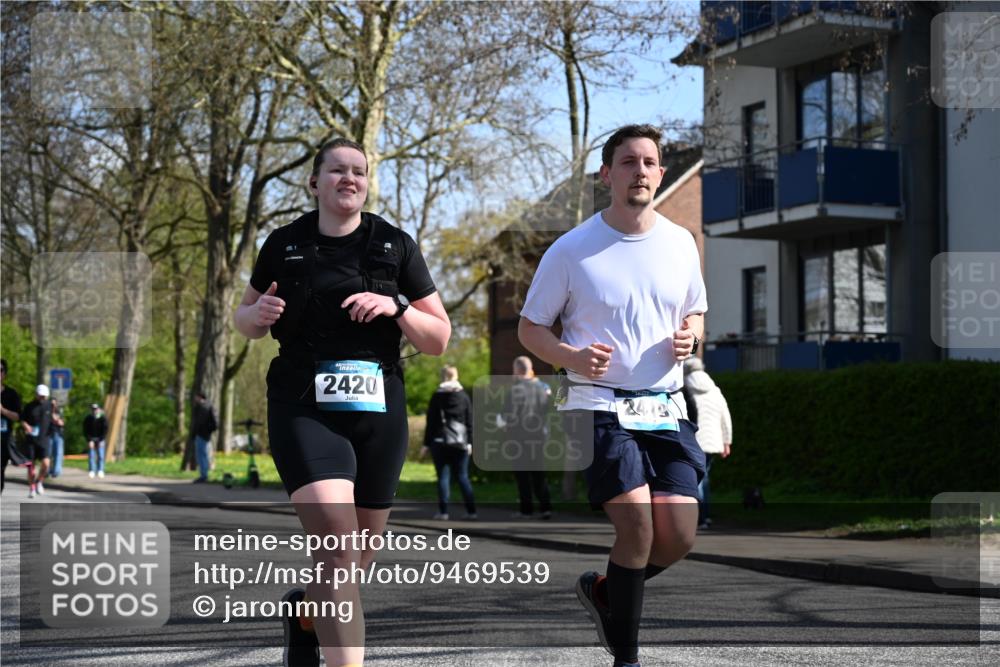 12.04.2026 - 45. Internationalen Wilhelmsburger Insellauf J. Mangold http://msf.ph/oto/9469539 12.04.2026 11:17:30 Ziel 2597, 4136, 2419, 2420, 2312, 2241, 5309, 3944, 3398, 3398, 2807, 4191, 4786, 3435, 2240, 5700, 4902, 4918 meine-sportfotos.de