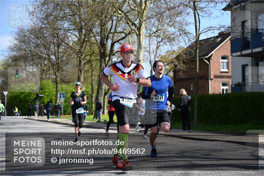12.04.2026 - 45. Internationalen Wilhelmsburger Insellauf J. Mangold http://msf.ph/oto/9469562 12.04.2026 11:17:43 Ziel 2419, 2420, 2312, 2241, 5309, 3944, 3398, 2807, 4191, 4786, 4786, 3435, 2240, 5700, 4902, 4918 meine-sportfotos.de