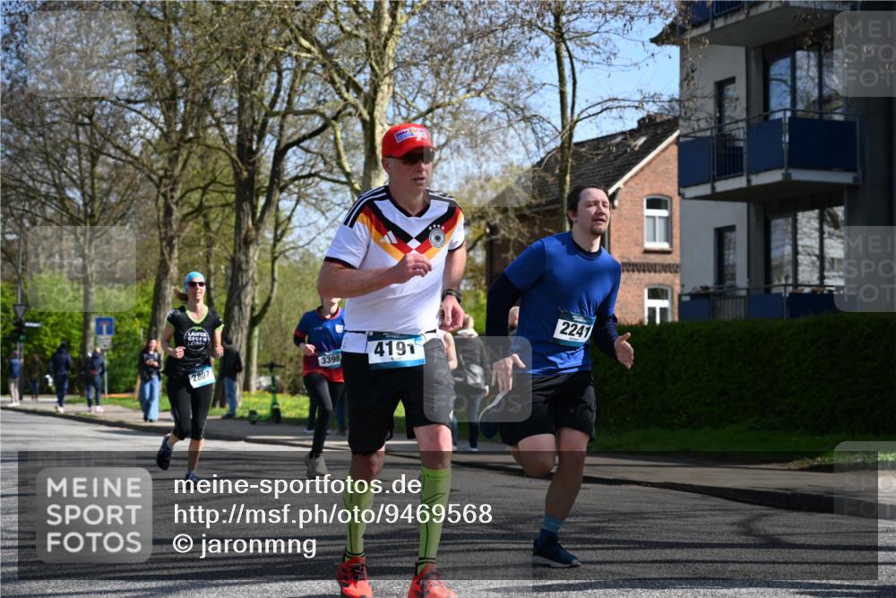 12.04.2026 - 45. Internationalen Wilhelmsburger Insellauf J. Mangold http://msf.ph/oto/9469568 12.04.2026 11:17:43 Ziel 2419, 2420, 2312, 2241, 5309, 3944, 3398, 2807, 4191, 4786, 4786, 3435, 2240, 5700, 4902, 4918 meine-sportfotos.de