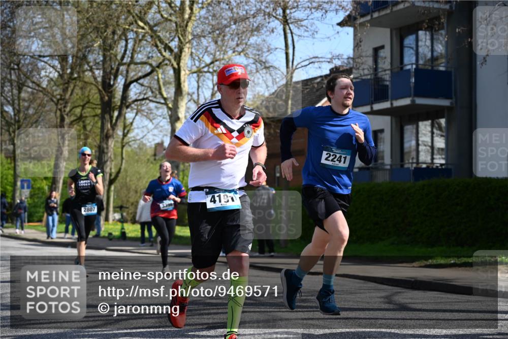 12.04.2026 - 45. Internationalen Wilhelmsburger Insellauf J. Mangold http://msf.ph/oto/9469571 12.04.2026 11:17:43 Ziel 2419, 2420, 2312, 2241, 5309, 3944, 3398, 2807, 4191, 4786, 4786, 3435, 2240, 5700, 4902, 4918 meine-sportfotos.de