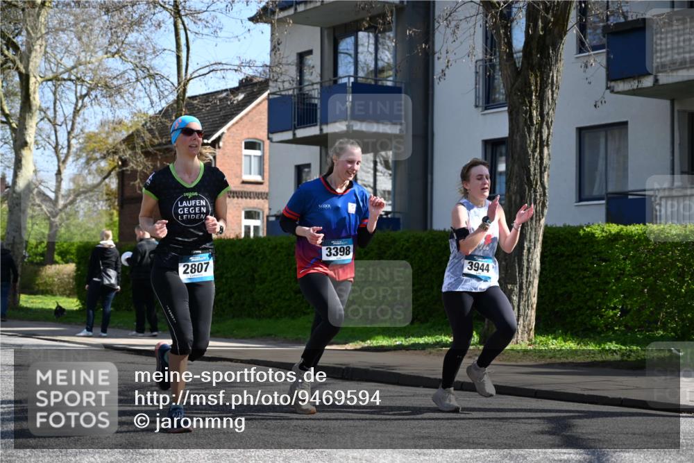 12.04.2026 - 45. Internationalen Wilhelmsburger Insellauf J. Mangold http://msf.ph/oto/9469594 12.04.2026 11:17:45 Ziel 2419, 2420, 2312, 2241, 5309, 3944, 3398, 2807, 4191, 4786, 3435, 2240, 2240, 5700, 4902, 4918 meine-sportfotos.de