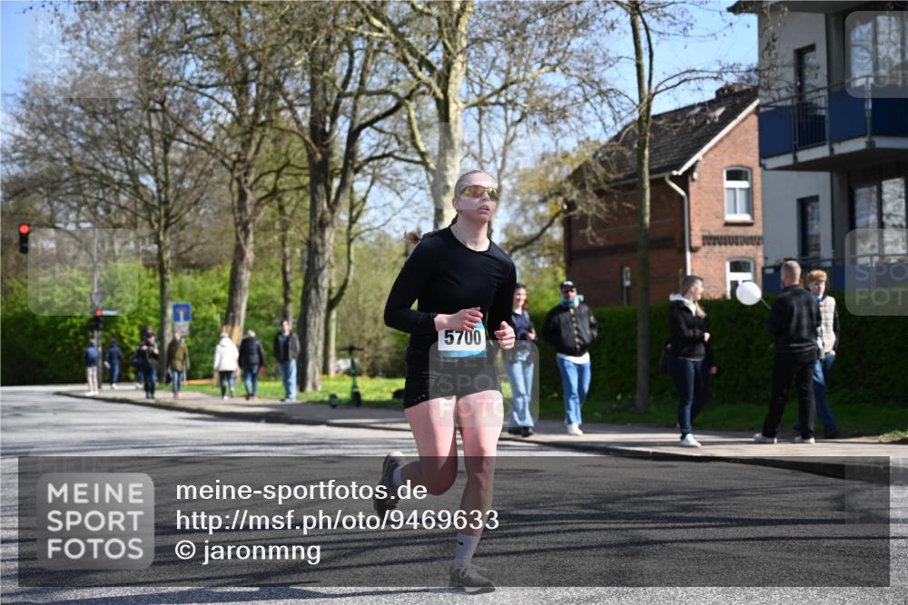 12.04.2026 - 45. Internationalen Wilhelmsburger Insellauf J. Mangold http://msf.ph/oto/9469633 12.04.2026 11:18:02 Ziel 4786, 3435, 2240, 5700, 4902, 4918, 2806, 4582, 4586, 4582, 4586, 2385, 3633 meine-sportfotos.de