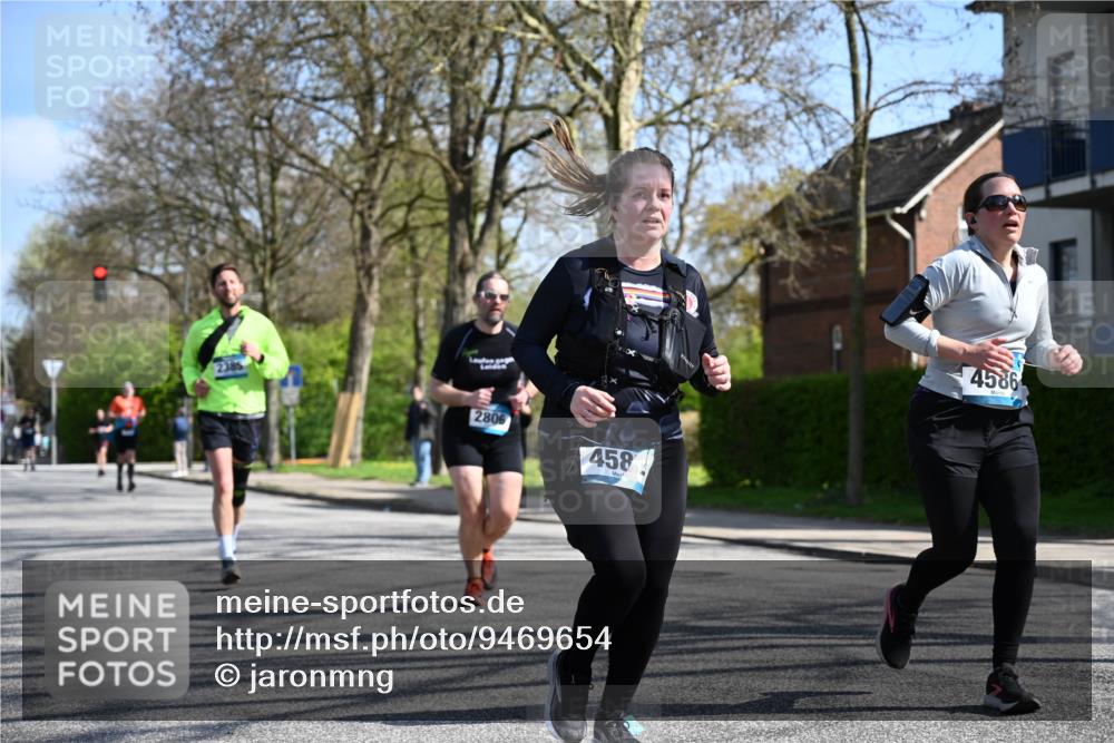 12.04.2026 - 45. Internationalen Wilhelmsburger Insellauf J. Mangold http://msf.ph/oto/9469654 12.04.2026 11:18:18 Ziel 2806, 4582, 4586, 2385, 3633, 3096, 3421, 2322, 4148, 4147, 3421, 2322, 4148, 4147, 3104, 4151 meine-sportfotos.de
