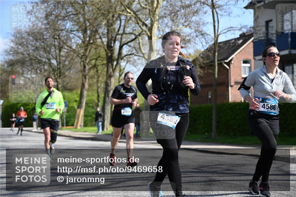 12.04.2026 - 45. Internationalen Wilhelmsburger Insellauf J. Mangold http://msf.ph/oto/9469658 12.04.2026 11:18:18 Ziel 2806, 4582, 4586, 2385, 3633, 3096, 3421, 2322, 4148, 4147, 3421, 2322, 4148, 4147, 3104, 4151 meine-sportfotos.de