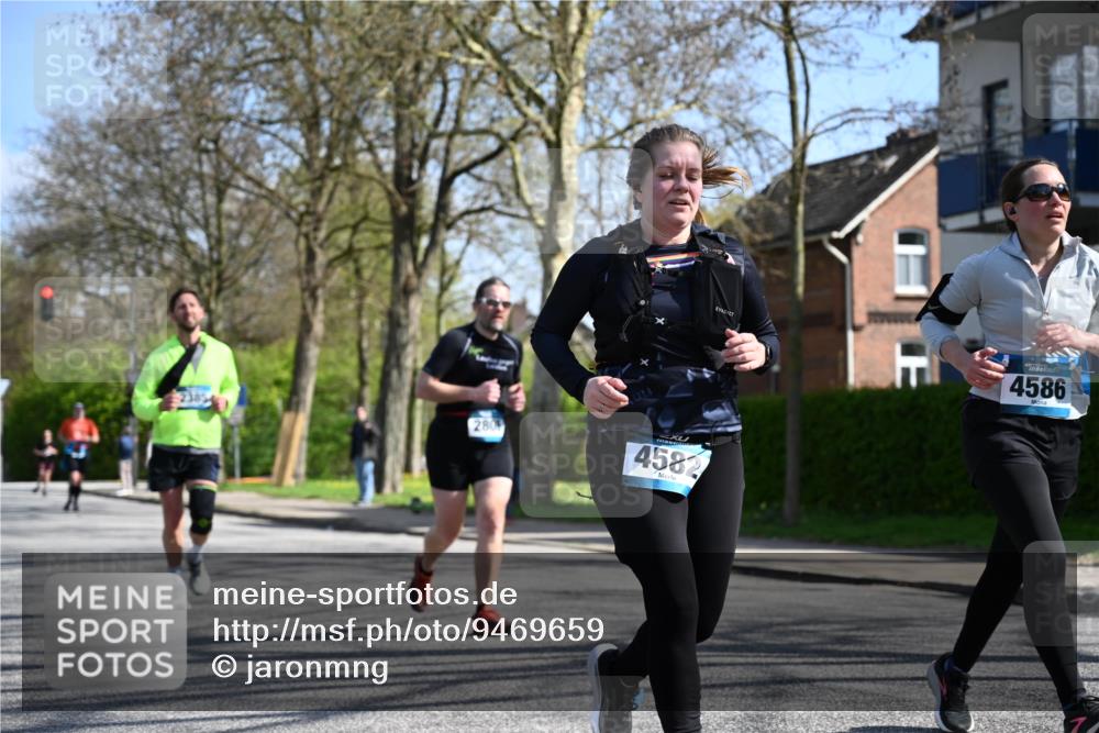 12.04.2026 - 45. Internationalen Wilhelmsburger Insellauf J. Mangold http://msf.ph/oto/9469659 12.04.2026 11:18:18 Ziel 2806, 4582, 4586, 2385, 3633, 3096, 3421, 2322, 4148, 4147, 3421, 2322, 4148, 4147, 3104, 4151 meine-sportfotos.de