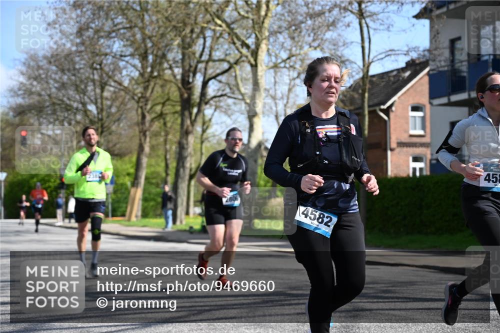 12.04.2026 - 45. Internationalen Wilhelmsburger Insellauf J. Mangold http://msf.ph/oto/9469660 12.04.2026 11:18:18 Ziel 2806, 4582, 4586, 2385, 3633, 3096, 3421, 2322, 4148, 4147, 3421, 2322, 4148, 4147, 3104, 4151 meine-sportfotos.de