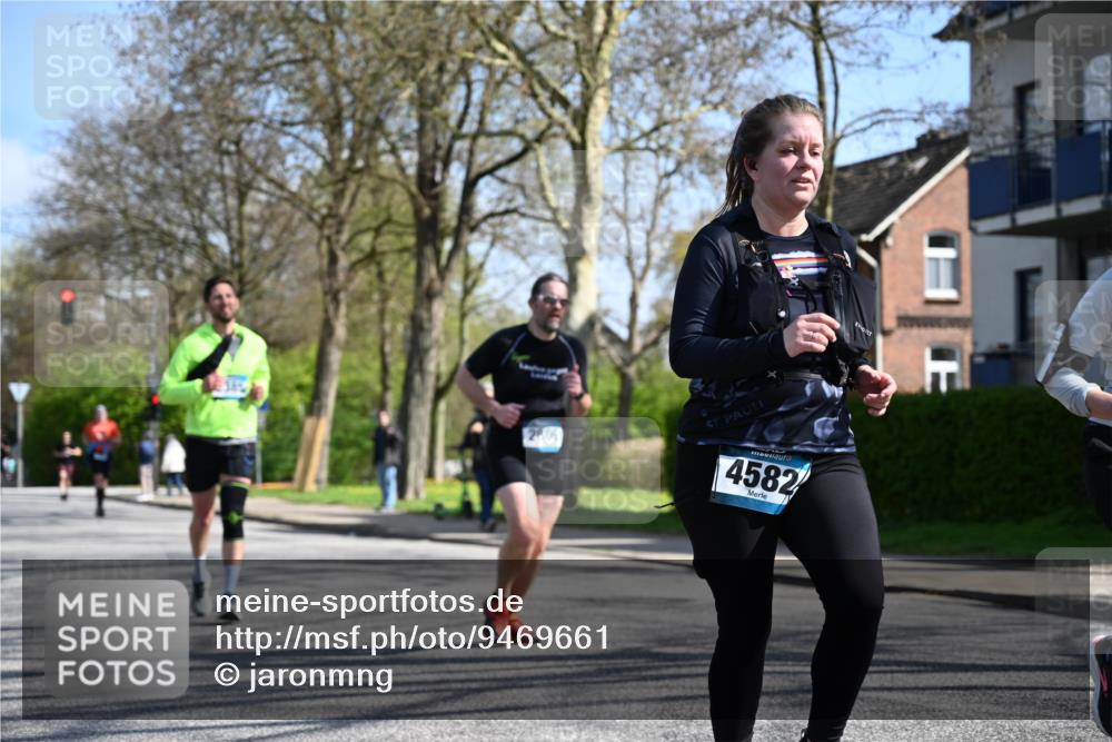 12.04.2026 - 45. Internationalen Wilhelmsburger Insellauf J. Mangold http://msf.ph/oto/9469661 12.04.2026 11:18:18 Ziel 2806, 4582, 4586, 2385, 3633, 3096, 3421, 2322, 4148, 4147, 3421, 2322, 4148, 4147, 3104, 4151 meine-sportfotos.de