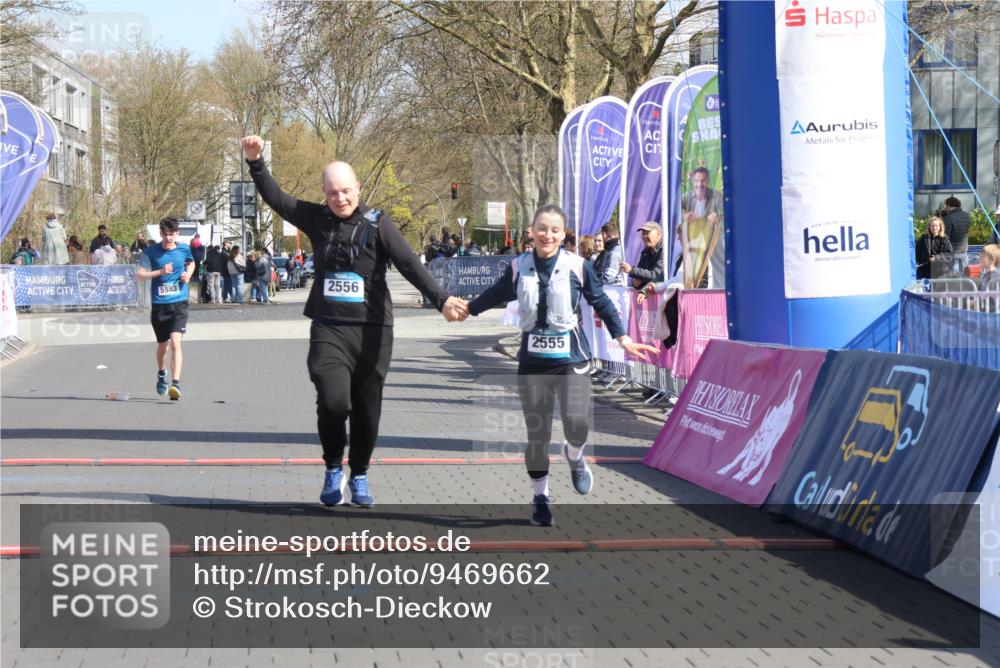 12.04.2026 - 45. Internationalen Wilhelmsburger Insellauf Strokosch-Dieckow http://msf.ph/oto/9469662 12.04.2026 11:23:56 Ziel 2556, 2555, 5583 meine-sportfotos.de