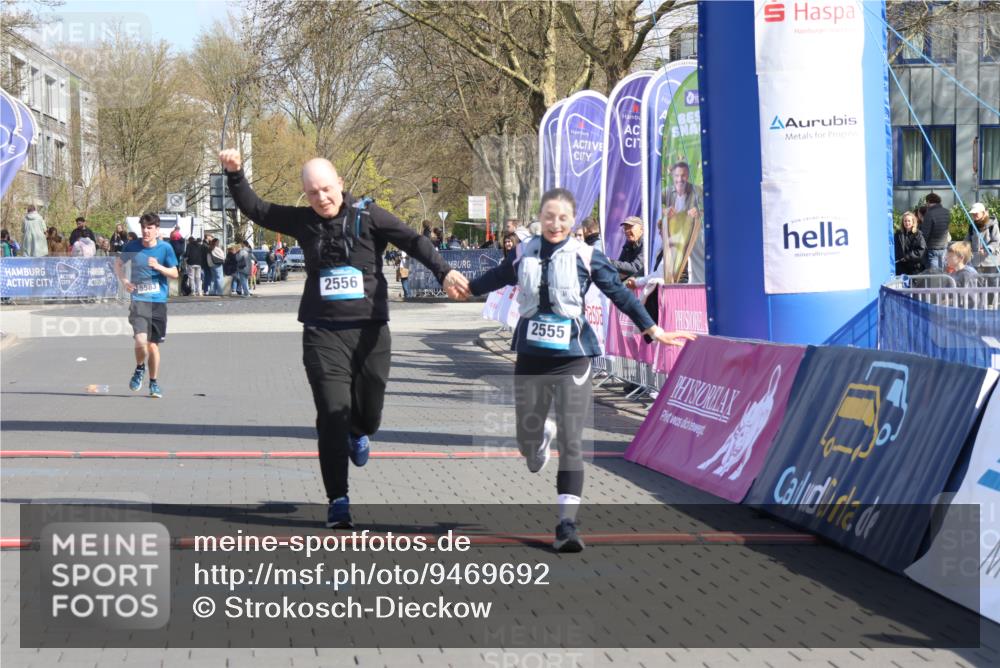12.04.2026 - 45. Internationalen Wilhelmsburger Insellauf Strokosch-Dieckow http://msf.ph/oto/9469692 12.04.2026 11:23:57 Ziel 2556, 2555, 5583 meine-sportfotos.de