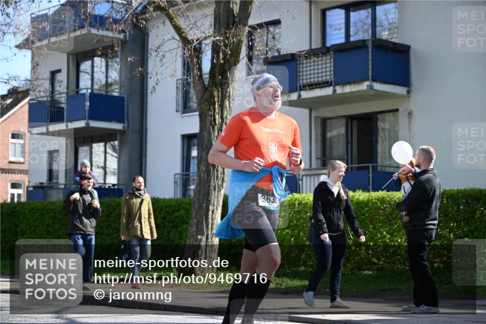 12.04.2026 - 45. Internationalen Wilhelmsburger Insellauf J. Mangold http://msf.ph/oto/9469716 12.04.2026 11:18:31 Ziel 2806, 4582, 4586, 2385, 3633, 3096, 3421, 2322, 4148, 4147, 3104, 4151, 2960 meine-sportfotos.de