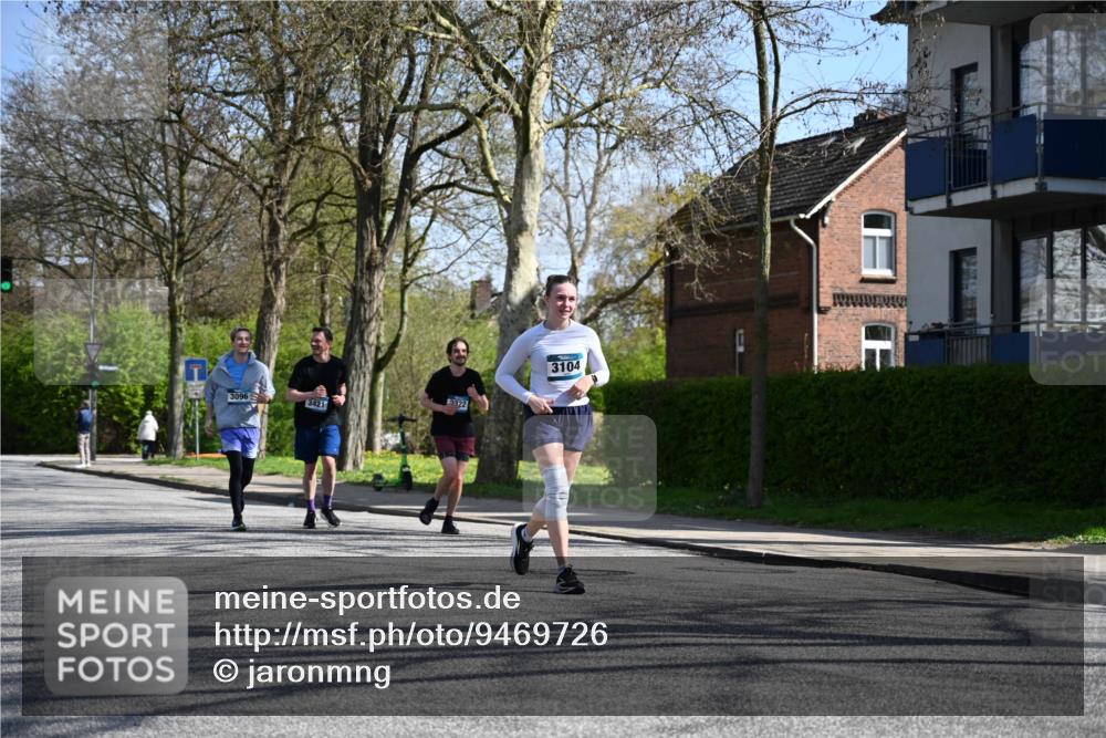 12.04.2026 - 45. Internationalen Wilhelmsburger Insellauf J. Mangold http://msf.ph/oto/9469726 12.04.2026 11:18:35 Ziel 2806, 4582, 4586, 2385, 3633, 3096, 3421, 2322, 4148, 4147, 3104, 4151, 2960, 2471 meine-sportfotos.de