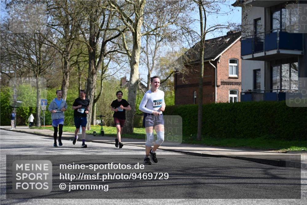 12.04.2026 - 45. Internationalen Wilhelmsburger Insellauf J. Mangold http://msf.ph/oto/9469729 12.04.2026 11:18:35 Ziel 2806, 4582, 4586, 2385, 3633, 3096, 3421, 2322, 4148, 4147, 3104, 4151, 2960, 2471 meine-sportfotos.de