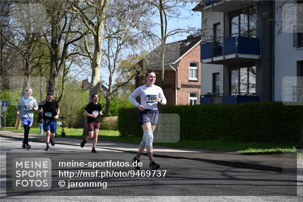 12.04.2026 - 45. Internationalen Wilhelmsburger Insellauf J. Mangold http://msf.ph/oto/9469737 12.04.2026 11:18:35 Ziel 2806, 4582, 4586, 2385, 3633, 3096, 3421, 2322, 4148, 4147, 3104, 4151, 2960, 2471 meine-sportfotos.de