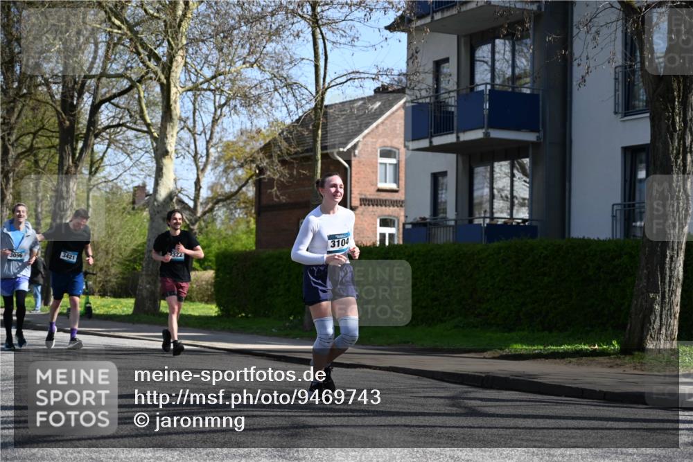 12.04.2026 - 45. Internationalen Wilhelmsburger Insellauf J. Mangold http://msf.ph/oto/9469743 12.04.2026 11:18:36 Ziel 2806, 4582, 4586, 2385, 3633, 3096, 3421, 2322, 4148, 4147, 3104, 4151, 2960, 2471 meine-sportfotos.de