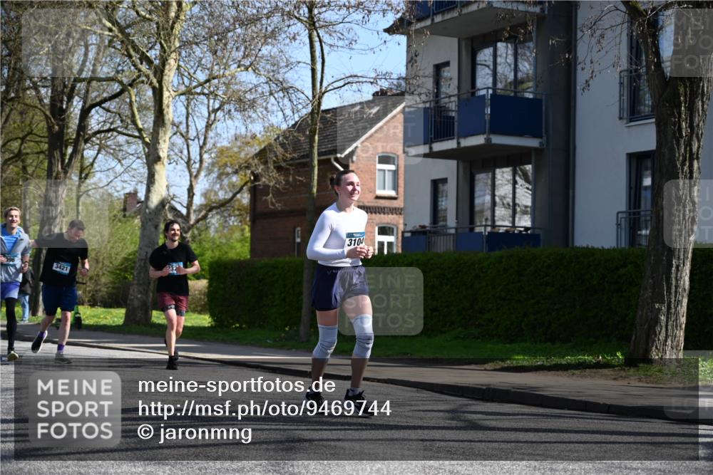12.04.2026 - 45. Internationalen Wilhelmsburger Insellauf J. Mangold http://msf.ph/oto/9469744 12.04.2026 11:18:36 Ziel 2806, 4582, 4586, 2385, 3633, 3096, 3421, 2322, 4148, 4147, 3104, 4151, 2960, 2471 meine-sportfotos.de