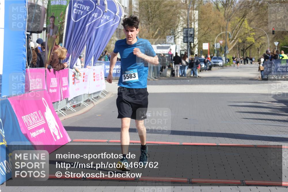 12.04.2026 - 45. Internationalen Wilhelmsburger Insellauf Strokosch-Dieckow http://msf.ph/oto/9469762 12.04.2026 11:24:01 Ziel 2555, 5583 meine-sportfotos.de