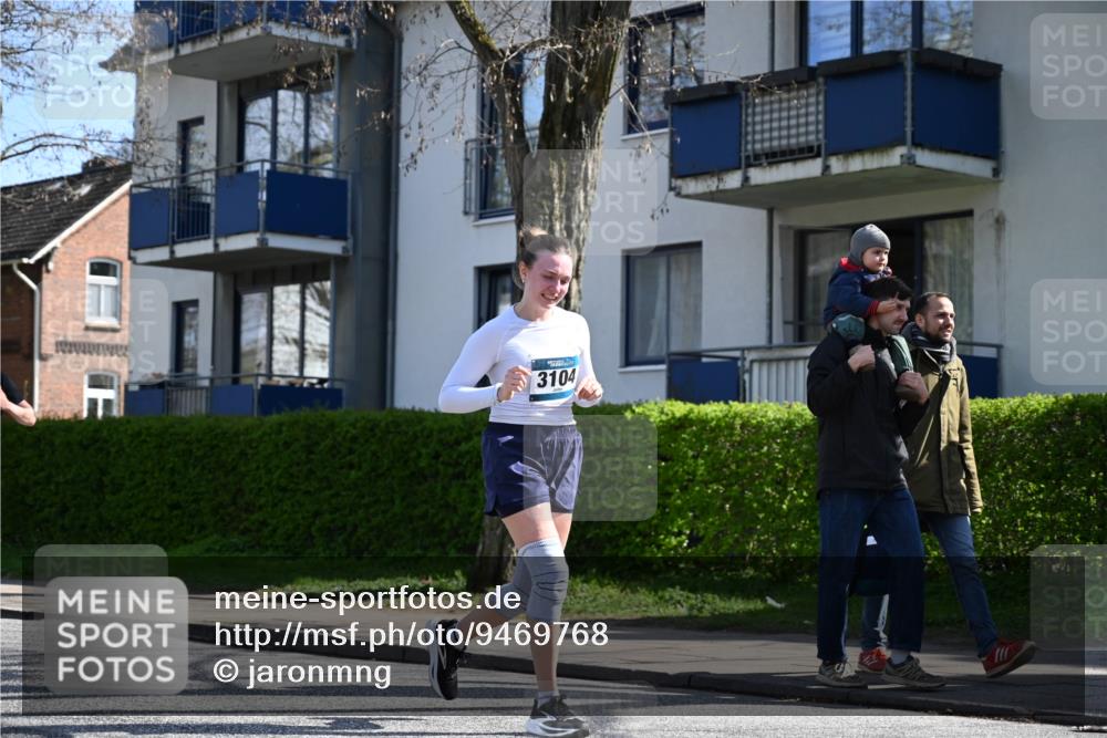 12.04.2026 - 45. Internationalen Wilhelmsburger Insellauf J. Mangold http://msf.ph/oto/9469768 12.04.2026 11:18:37 Ziel 4582, 4586, 2385, 3633, 3096, 3421, 2322, 4148, 4147, 3104, 4151, 2960, 2471 meine-sportfotos.de