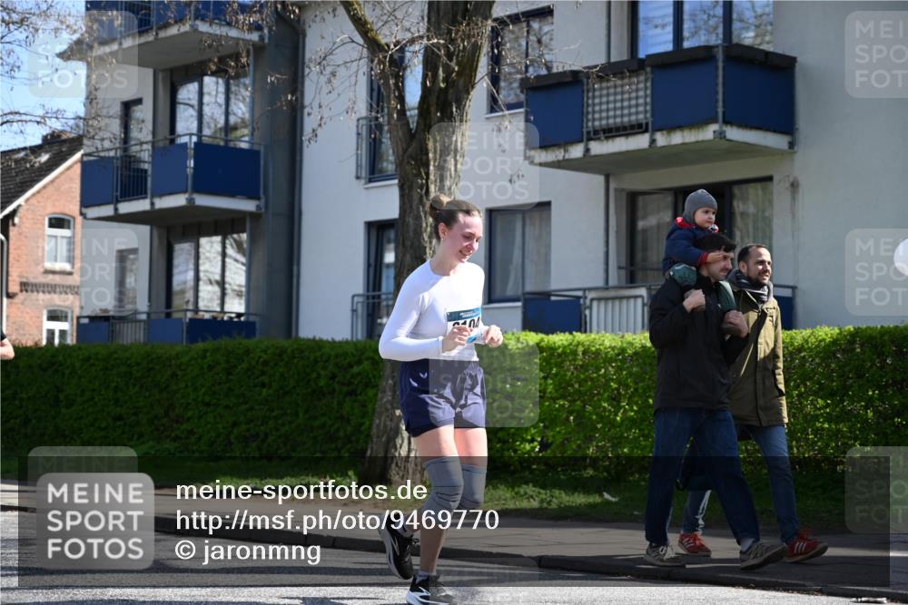 12.04.2026 - 45. Internationalen Wilhelmsburger Insellauf J. Mangold http://msf.ph/oto/9469770 12.04.2026 11:18:37 Ziel 4582, 4586, 2385, 3633, 3096, 3421, 2322, 4148, 4147, 3104, 4151, 2960, 2471 meine-sportfotos.de