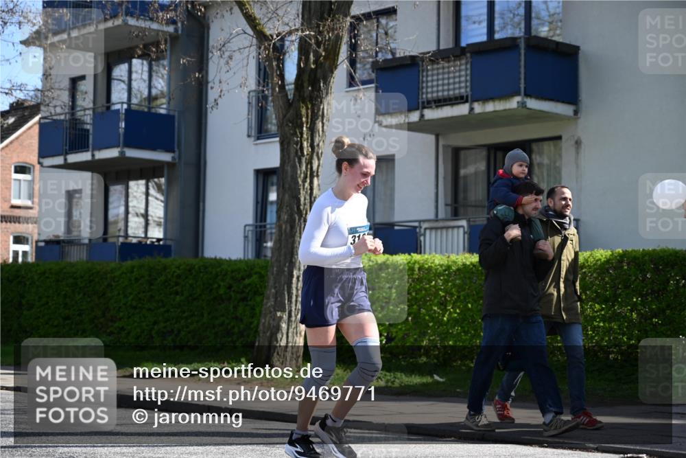 12.04.2026 - 45. Internationalen Wilhelmsburger Insellauf J. Mangold http://msf.ph/oto/9469771 12.04.2026 11:18:37 Ziel 4582, 4586, 2385, 3633, 3096, 3421, 2322, 4148, 4147, 3104, 4151, 2960, 2471 meine-sportfotos.de