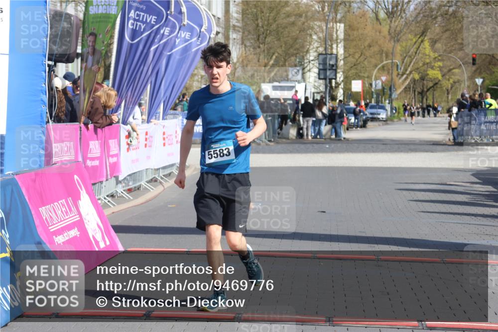 12.04.2026 - 45. Internationalen Wilhelmsburger Insellauf Strokosch-Dieckow http://msf.ph/oto/9469776 12.04.2026 11:24:01 Ziel 2555, 5583 meine-sportfotos.de