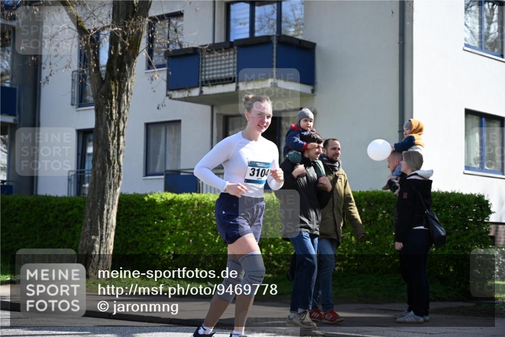 12.04.2026 - 45. Internationalen Wilhelmsburger Insellauf J. Mangold http://msf.ph/oto/9469778 12.04.2026 11:18:38 Ziel 4582, 4586, 2385, 3633, 3096, 3421, 2322, 4148, 4147, 3104, 3104, 4151, 2960, 2471 meine-sportfotos.de