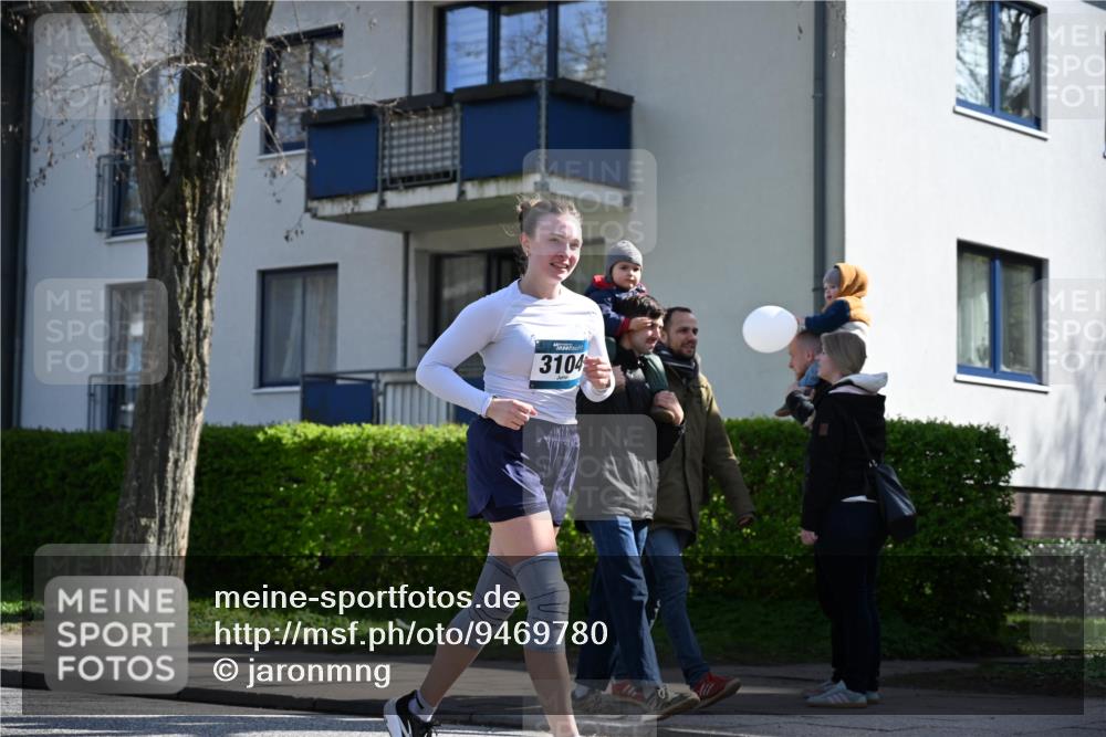 12.04.2026 - 45. Internationalen Wilhelmsburger Insellauf J. Mangold http://msf.ph/oto/9469780 12.04.2026 11:18:38 Ziel 4582, 4586, 2385, 3633, 3096, 3421, 2322, 4148, 4147, 3104, 3104, 4151, 2960, 2471 meine-sportfotos.de