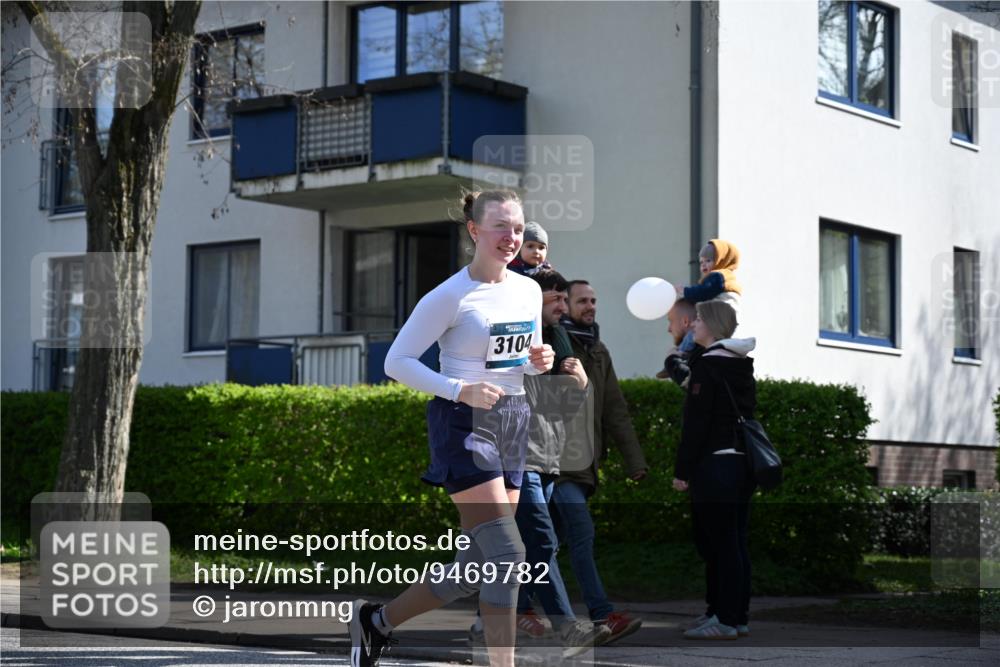 12.04.2026 - 45. Internationalen Wilhelmsburger Insellauf J. Mangold http://msf.ph/oto/9469782 12.04.2026 11:18:38 Ziel 4582, 4586, 2385, 3633, 3096, 3421, 2322, 4148, 4147, 3104, 3104, 4151, 2960, 2471 meine-sportfotos.de