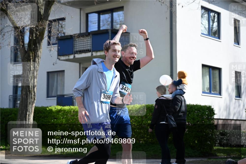 12.04.2026 - 45. Internationalen Wilhelmsburger Insellauf J. Mangold http://msf.ph/oto/9469809 12.04.2026 11:18:40 Ziel 2385, 3633, 3096, 3421, 2322, 4148, 4147, 3104, 4151, 2960, 2471 meine-sportfotos.de