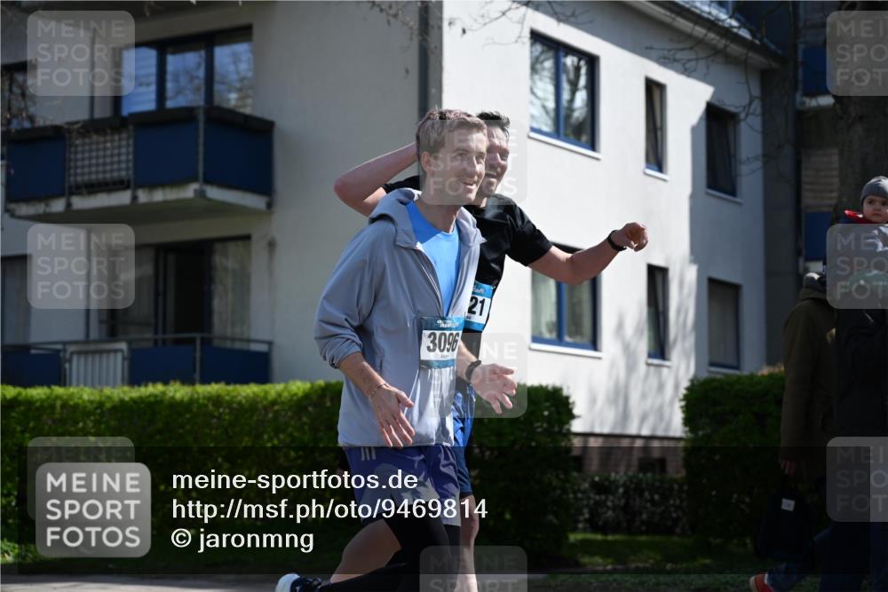 12.04.2026 - 45. Internationalen Wilhelmsburger Insellauf J. Mangold http://msf.ph/oto/9469814 12.04.2026 11:18:41 Ziel 2385, 3633, 3096, 3421, 2322, 4148, 4147, 3104, 4151, 4151, 2960, 2471 meine-sportfotos.de