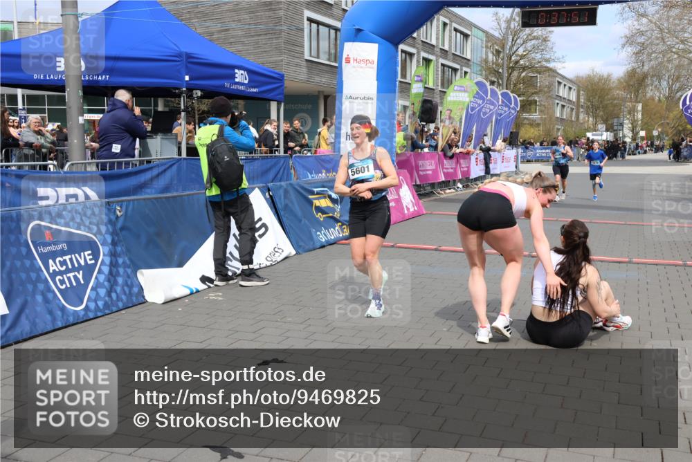 12.04.2026 - 45. Internationalen Wilhelmsburger Insellauf Strokosch-Dieckow http://msf.ph/oto/9469825 12.04.2026 12:50:51 Ziel 5601, 5659, 5678 meine-sportfotos.de