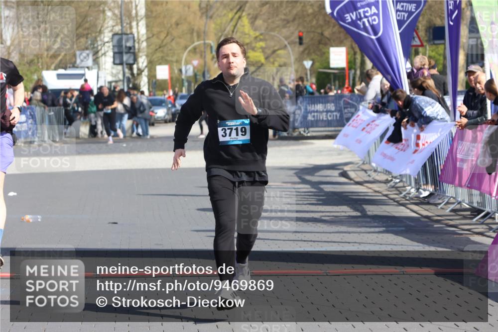 12.04.2026 - 45. Internationalen Wilhelmsburger Insellauf Strokosch-Dieckow http://msf.ph/oto/9469869 12.04.2026 11:24:47 Ziel 4450, 3719, 3690 meine-sportfotos.de
