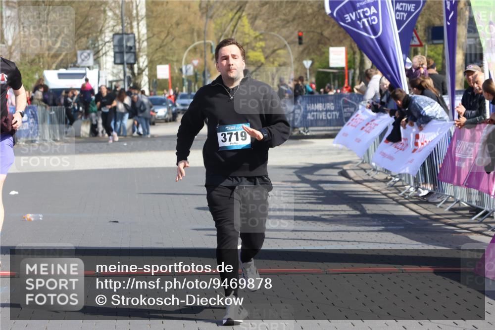 12.04.2026 - 45. Internationalen Wilhelmsburger Insellauf Strokosch-Dieckow http://msf.ph/oto/9469878 12.04.2026 11:24:47 Ziel 4450, 3719, 3690 meine-sportfotos.de