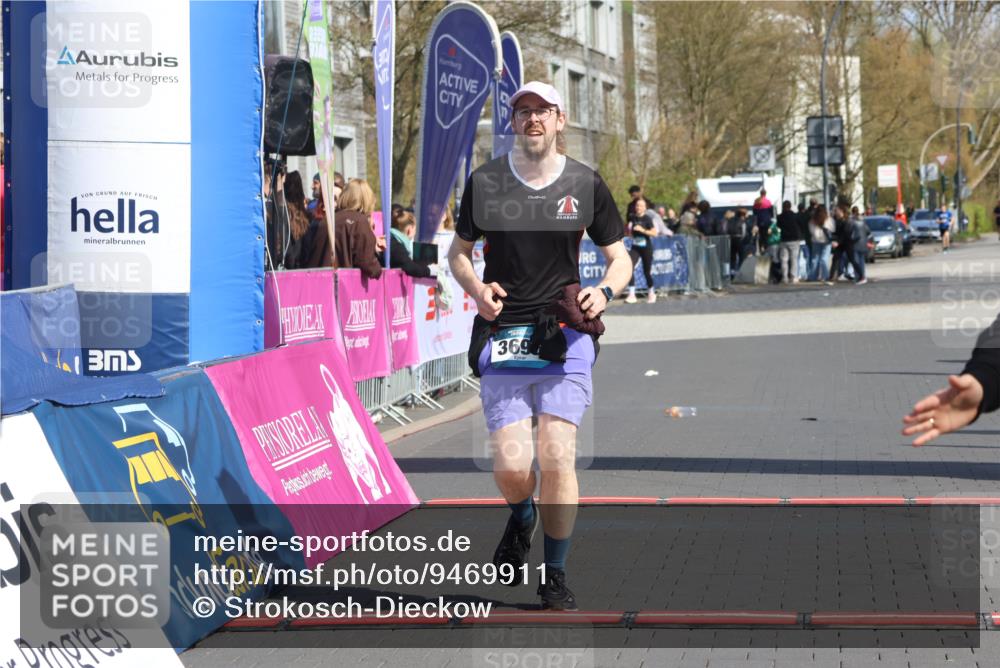12.04.2026 - 45. Internationalen Wilhelmsburger Insellauf Strokosch-Dieckow http://msf.ph/oto/9469911 12.04.2026 11:24:49 Ziel 4450, 3719, 3690 meine-sportfotos.de