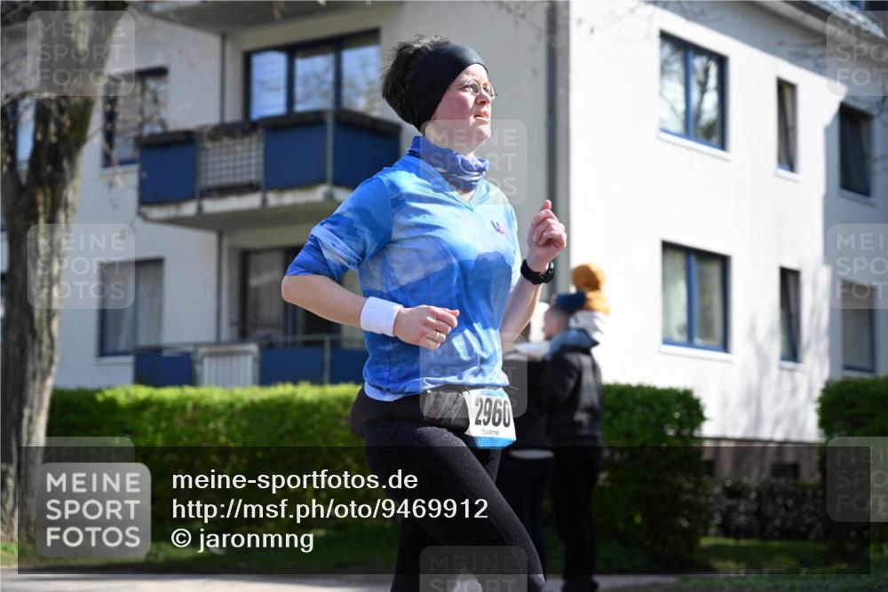 12.04.2026 - 45. Internationalen Wilhelmsburger Insellauf J. Mangold http://msf.ph/oto/9469912 12.04.2026 11:18:55 Ziel 3421, 2322, 4148, 4147, 3104, 4151, 2960, 2471, 2226, 2226, 5571, 5035, 4520, 3124, 3123 meine-sportfotos.de