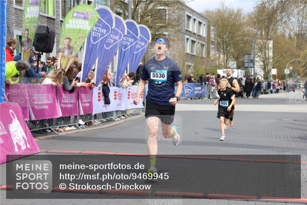 12.04.2026 - 45. Internationalen Wilhelmsburger Insellauf Strokosch-Dieckow http://msf.ph/oto/9469945 12.04.2026 12:51:16 Ziel 5530, 5825, 5411 meine-sportfotos.de