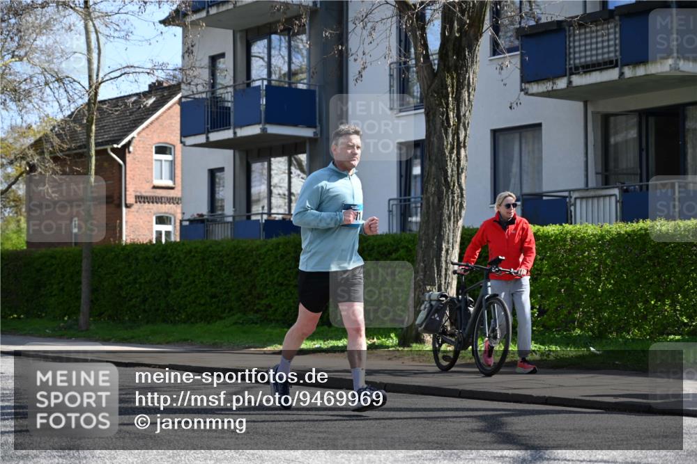 12.04.2026 - 45. Internationalen Wilhelmsburger Insellauf J. Mangold http://msf.ph/oto/9469969 12.04.2026 11:19:11 Ziel 2960, 2471, 2226, 5571, 5035, 5035, 4520, 3124, 3123, 2581, 2788, 4614 meine-sportfotos.de
