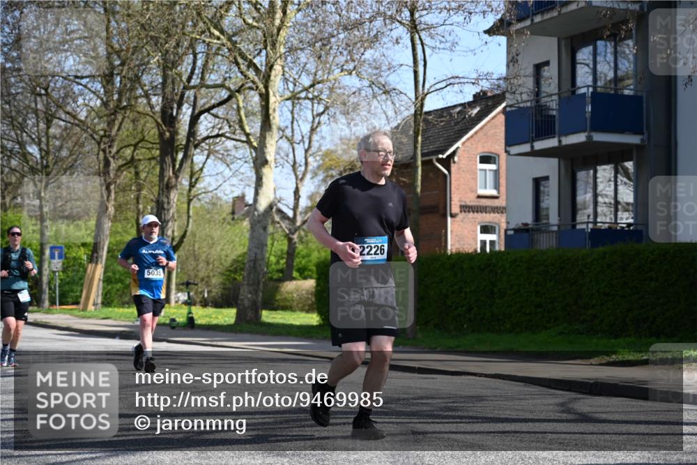 12.04.2026 - 45. Internationalen Wilhelmsburger Insellauf J. Mangold http://msf.ph/oto/9469985 12.04.2026 11:19:12 Ziel 2471, 2226, 5571, 5035, 4520, 3124, 3123, 2581, 2581, 2788, 4614 meine-sportfotos.de