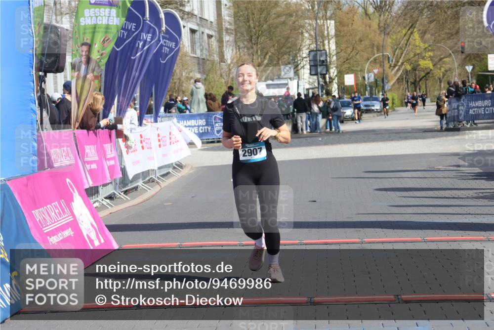 12.04.2026 - 45. Internationalen Wilhelmsburger Insellauf Strokosch-Dieckow http://msf.ph/oto/9469986 12.04.2026 11:25:01 Ziel 2907 meine-sportfotos.de