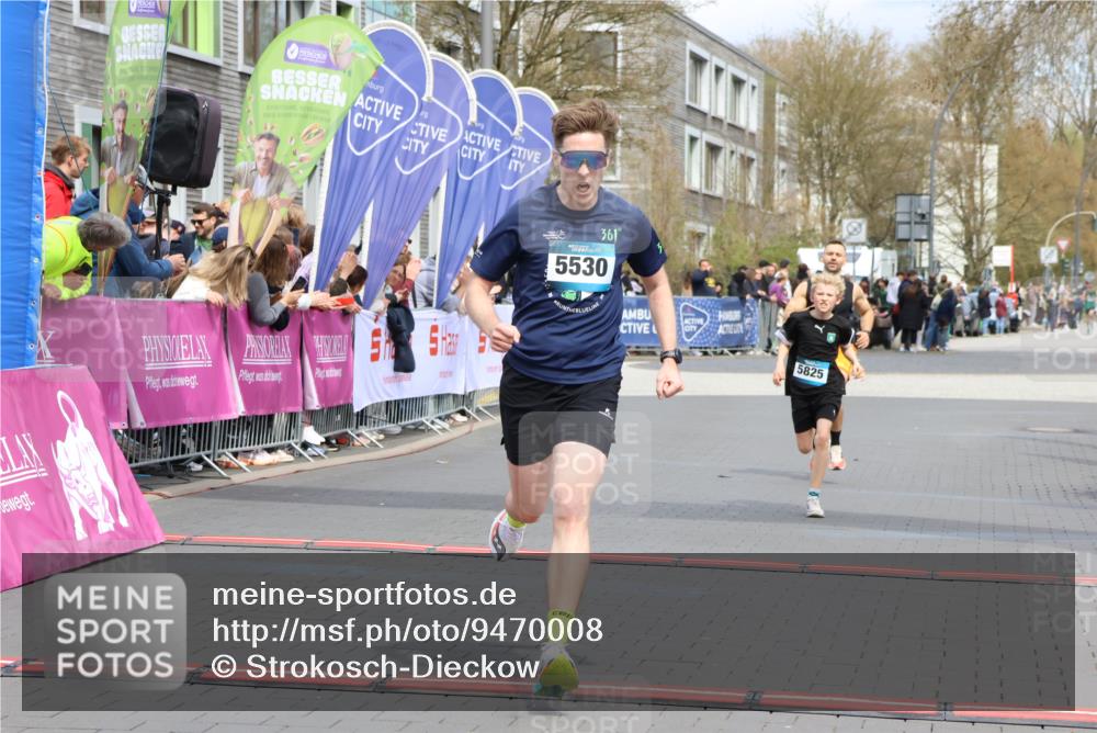12.04.2026 - 45. Internationalen Wilhelmsburger Insellauf Strokosch-Dieckow http://msf.ph/oto/9470008 12.04.2026 12:51:16 Ziel 5530, 5825, 5411 meine-sportfotos.de