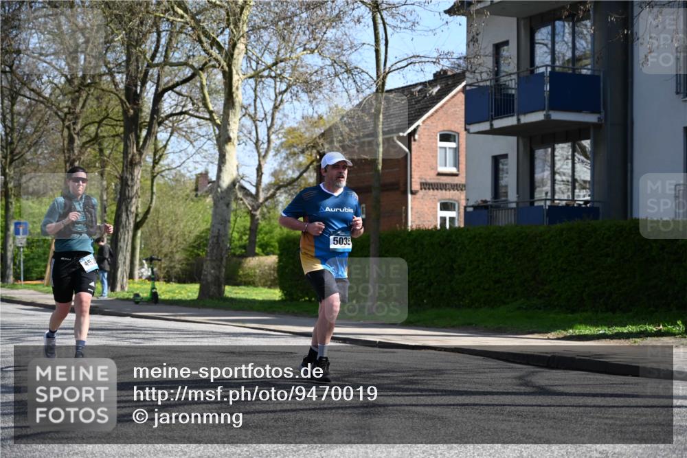12.04.2026 - 45. Internationalen Wilhelmsburger Insellauf J. Mangold http://msf.ph/oto/9470019 12.04.2026 11:19:14 Ziel 2471, 2226, 5571, 5035, 4520, 3124, 3123, 2581, 2788, 4614 meine-sportfotos.de