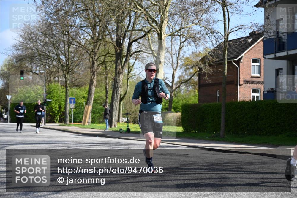 12.04.2026 - 45. Internationalen Wilhelmsburger Insellauf J. Mangold http://msf.ph/oto/9470036 12.04.2026 11:19:16 Ziel 2471, 2226, 5571, 5035, 4520, 3124, 3123, 3124, 3123, 2581, 2788, 4614, 2318 meine-sportfotos.de