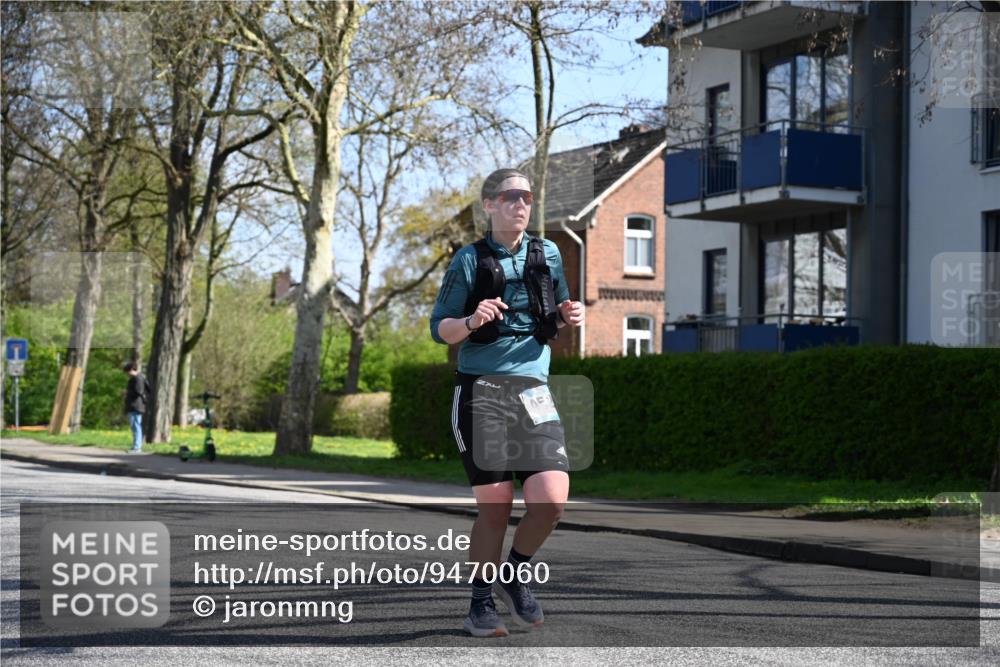 12.04.2026 - 45. Internationalen Wilhelmsburger Insellauf J. Mangold http://msf.ph/oto/9470060 12.04.2026 11:19:16 Ziel 2471, 2226, 5571, 5035, 4520, 3124, 3123, 3124, 3123, 2581, 2788, 4614, 2318 meine-sportfotos.de
